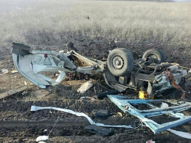 Фото с места взрыва микроавтобуса в Донецкой области