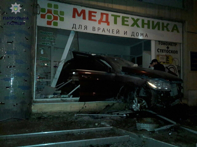 ДТП в Одессе: оба пассажира Mercedes-Benz были пьяны, один получил тяжелое ранение