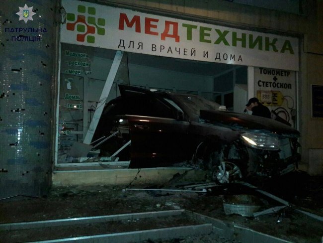 ДТП в Одессе: оба пассажира Mercedes-Benz были пьяны, один получил тяжелое ранение