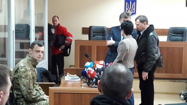 Краснову в зал суда вызывали врачей