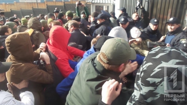 В Одессе произошла потасовка между активистами, поддерживающими Савченко, и полицией