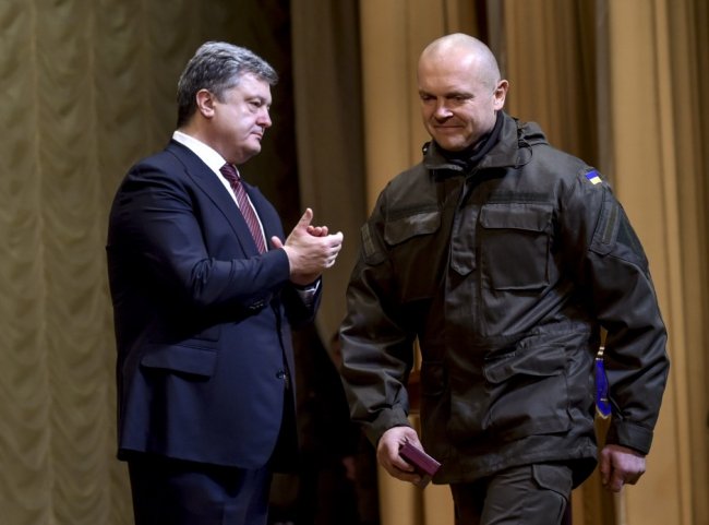 Порошенко вручил 26 бойцам награды за героизм во время проведения АТО