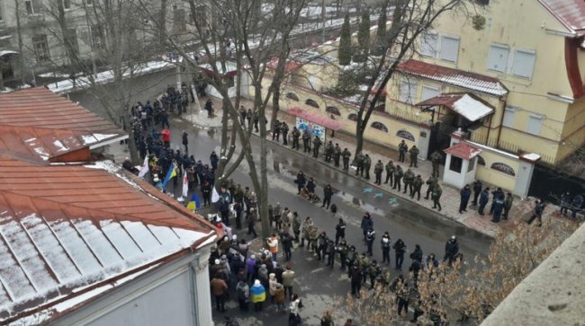 Консульство РФ в Харькове оцепили полицейские
