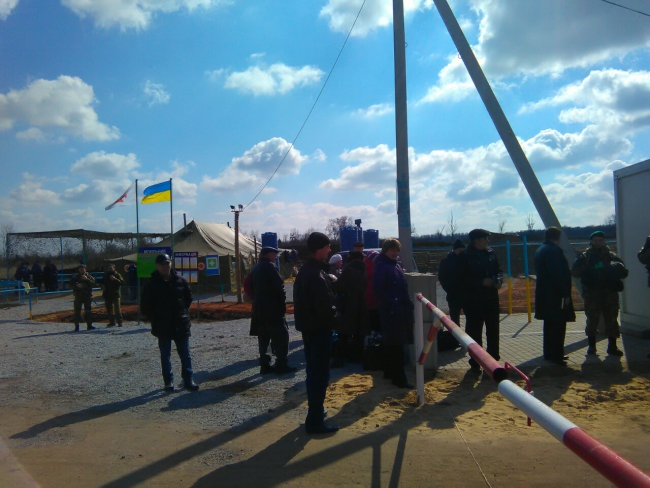 В Луганске открылся первый автомобильный пункт пропуска