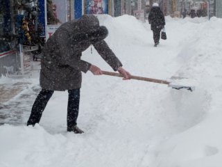Київська влада оголосила надзвичайний стан через рекордний снігопад.